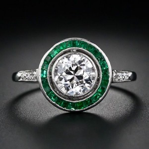 emerald-halo-diamond-engagement-ring