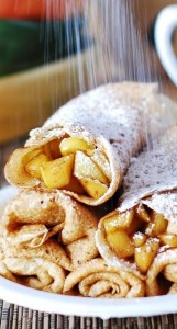 Easy crepes with apple and cinnamon